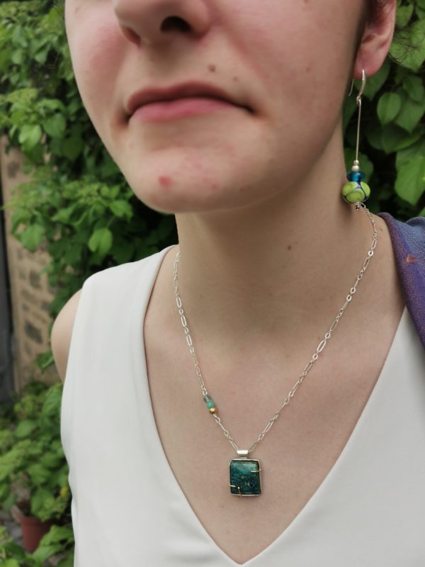 Pendentif  pour femme en argent "Lumières du Gange" – Chrysocolle, or et argent – Image 5