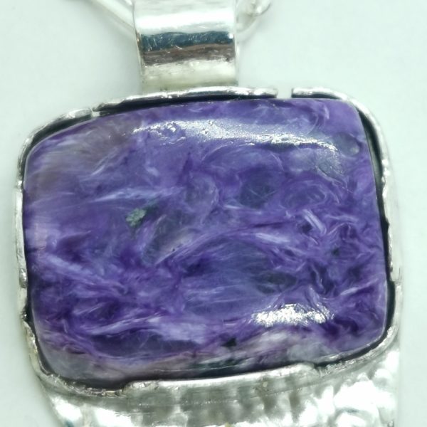 Pendentif en argent "Lumières du Gange" –  Charoite et grenat – Image 2