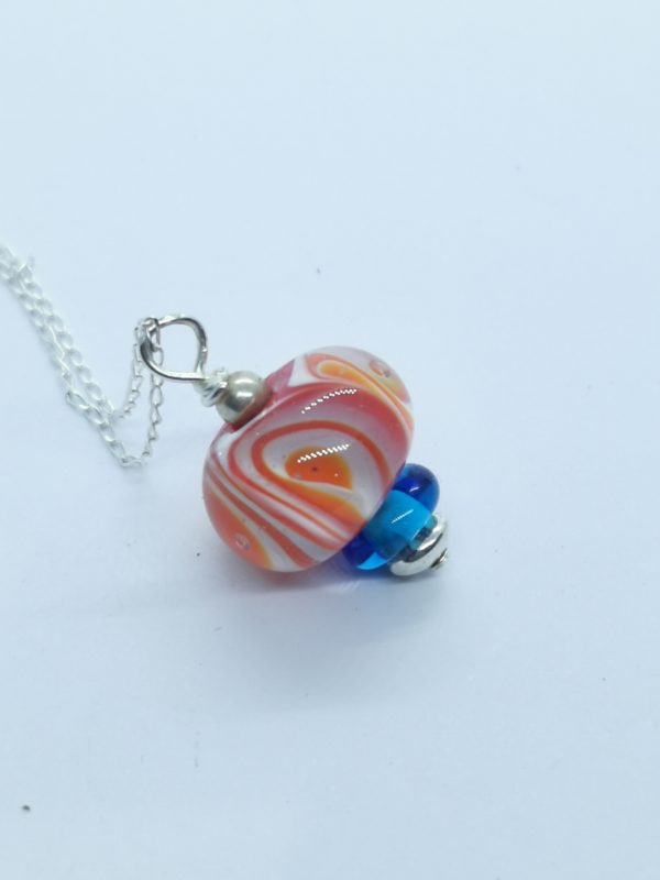 Pendentif perle de verre orange blanc et bleu argent massif