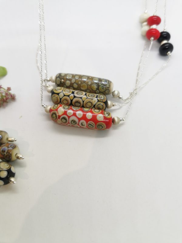 Ensemble de colliers en perles de verre et chaine argent