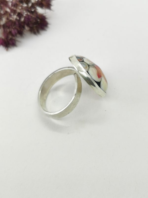 Bague argent et verre vue de coté