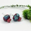 Boucles d'oreille pendantes femme perle de verre de murano brique et bleu