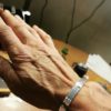 Bracelet manchette en argent martelé pour lui ou elle – Image 3