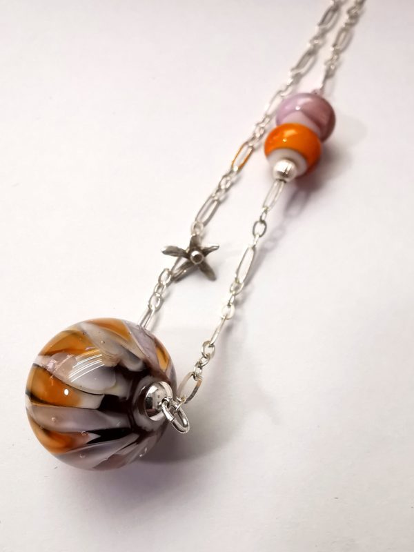 Collier argent et perle de verre de Murano "daisy" orange et crème – Image 6