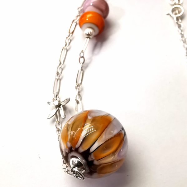 Collier argent et perle de verre de Murano "daisy" orange et crème – Image 7